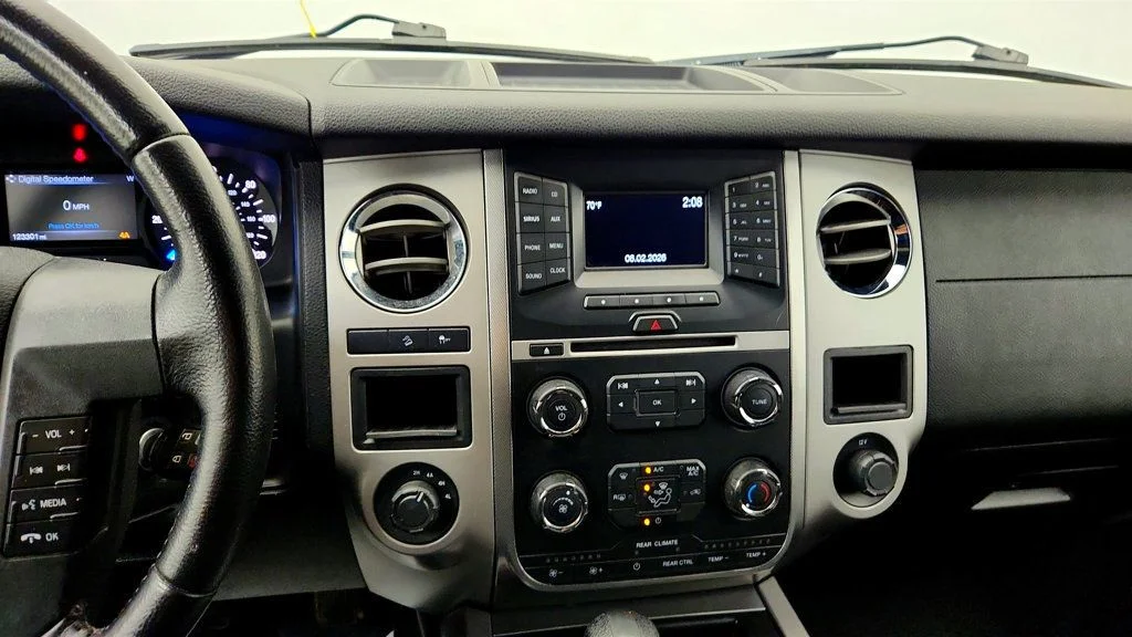 Used 2016 Shadow Black Ford 4WD 4dr XLT w/ Power Moonroof image 16