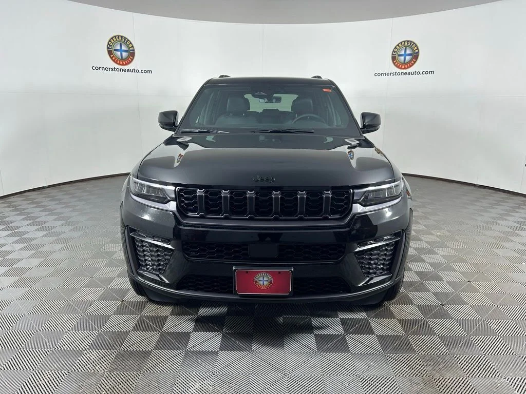 New 2026 Diamond Black Crystal Pearl-Coat Exterior Paint Jeep Altitude image 17