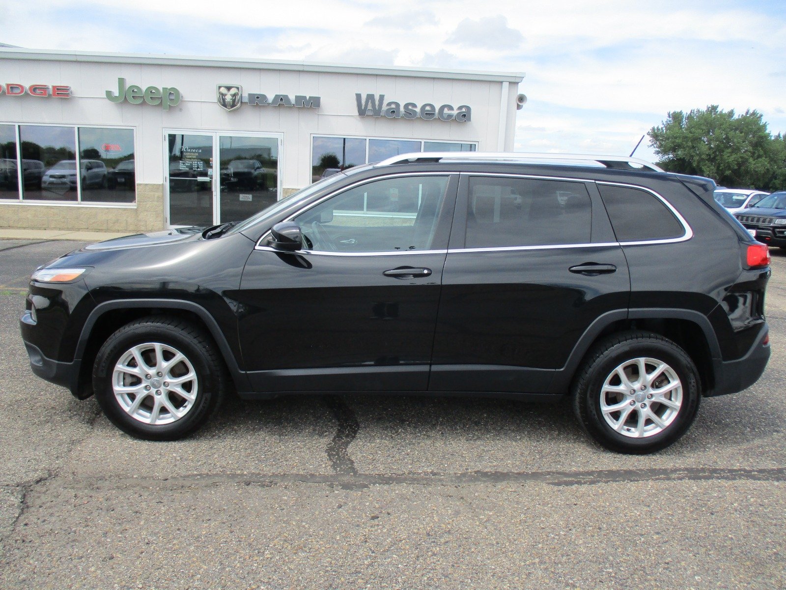 Used 2015 Jeep Cherokee Latitude with VIN 1C4PJMCS5FW612961 for sale in Waseca, MN