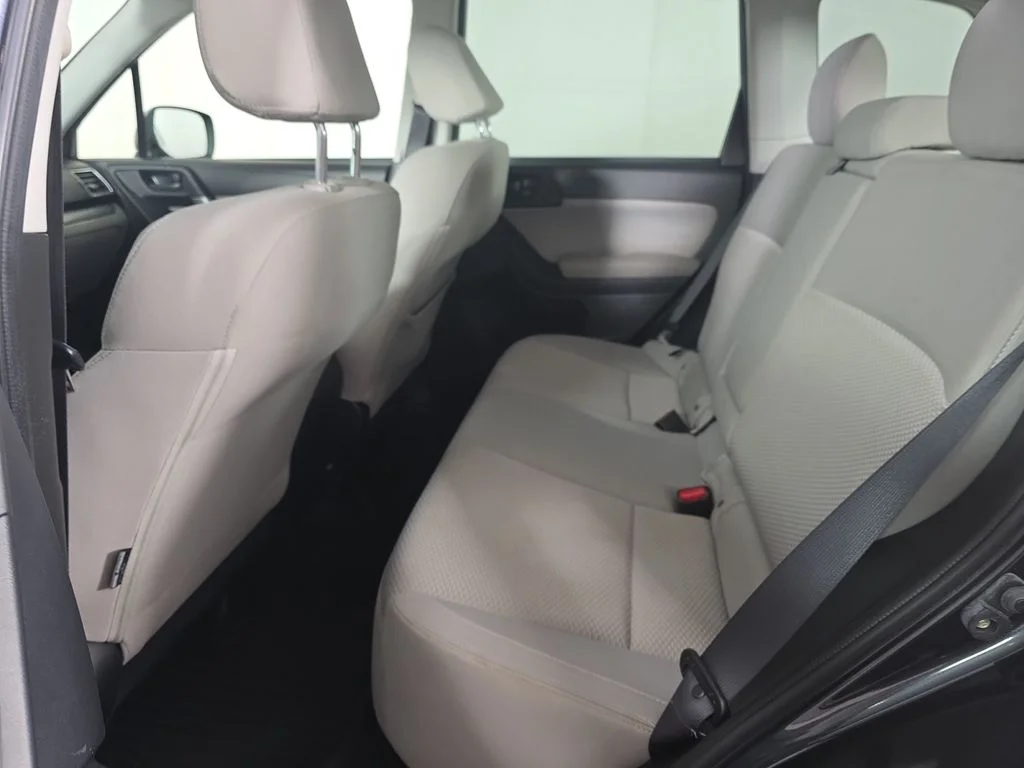 Used 2018 Dark Gray Metallic Subaru 2.5i Premium image 13