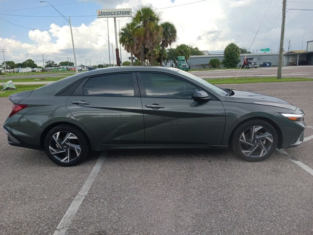 2025 Hyundai Elantra SEL - Photo 2
