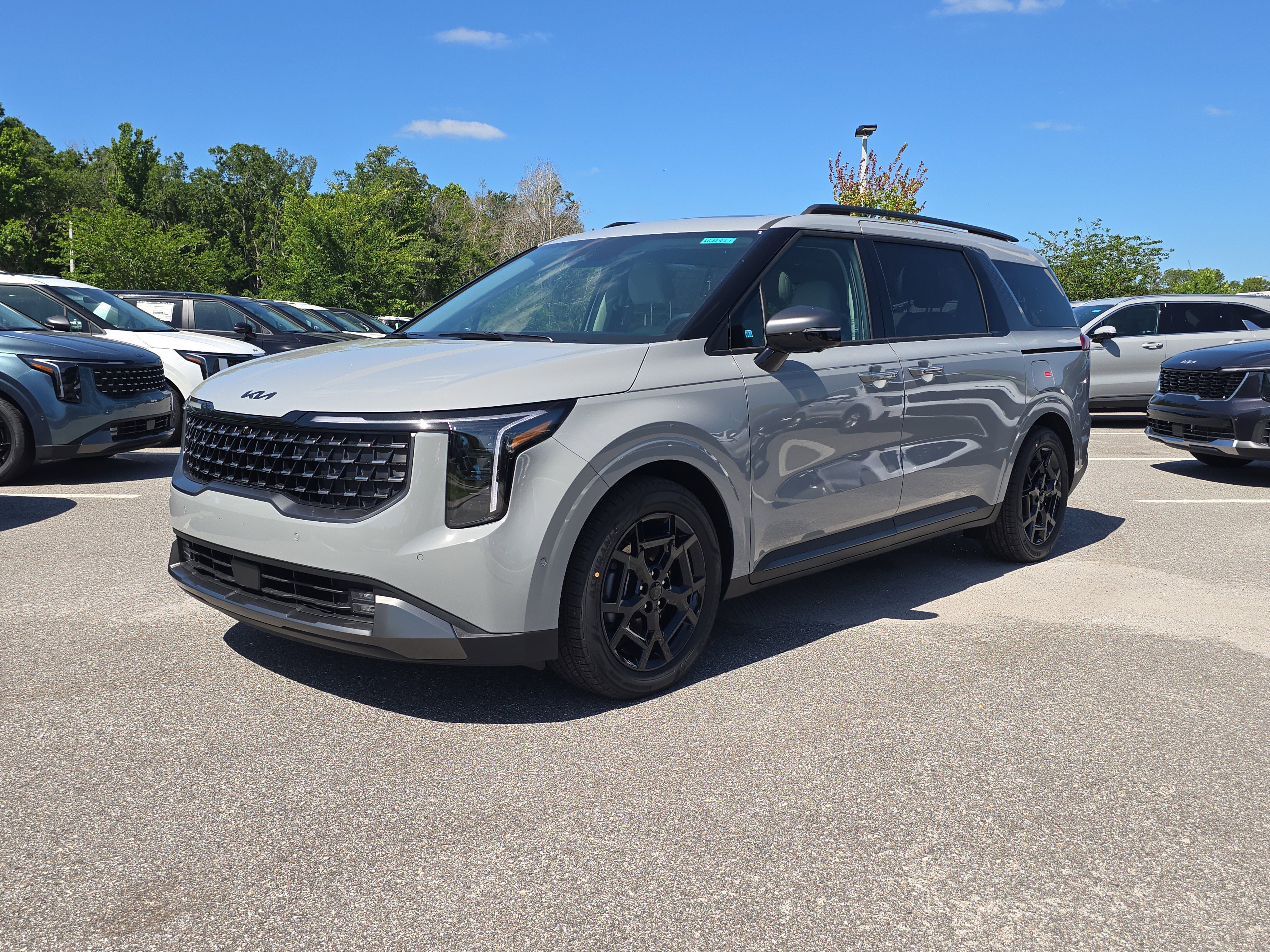New 2026 Ceramic Silver Kia SX image 4