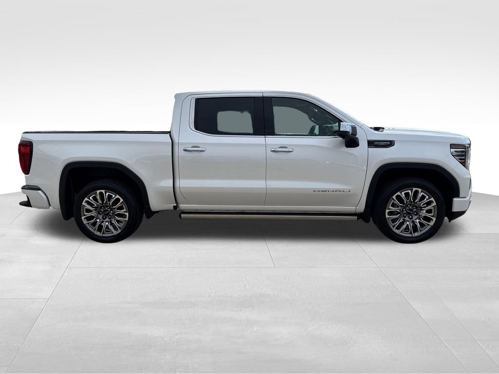 Used 2024 White Frost Tricoat GMC Denali Ultimate image 9