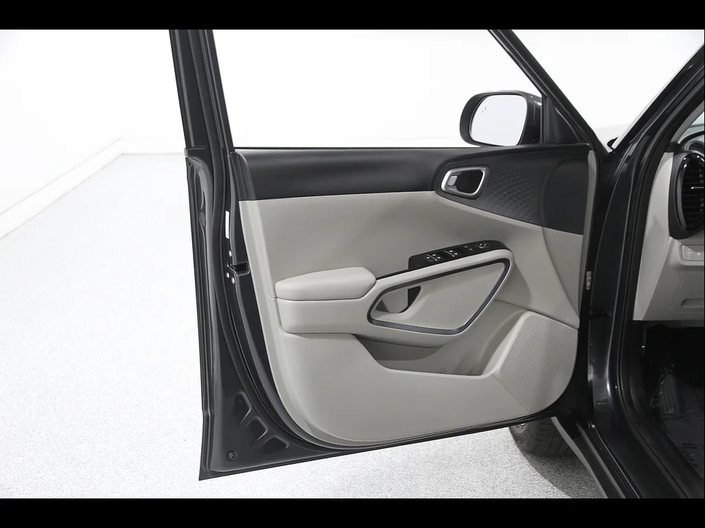 Used 2024 Gravity Gray Kia EX image 4