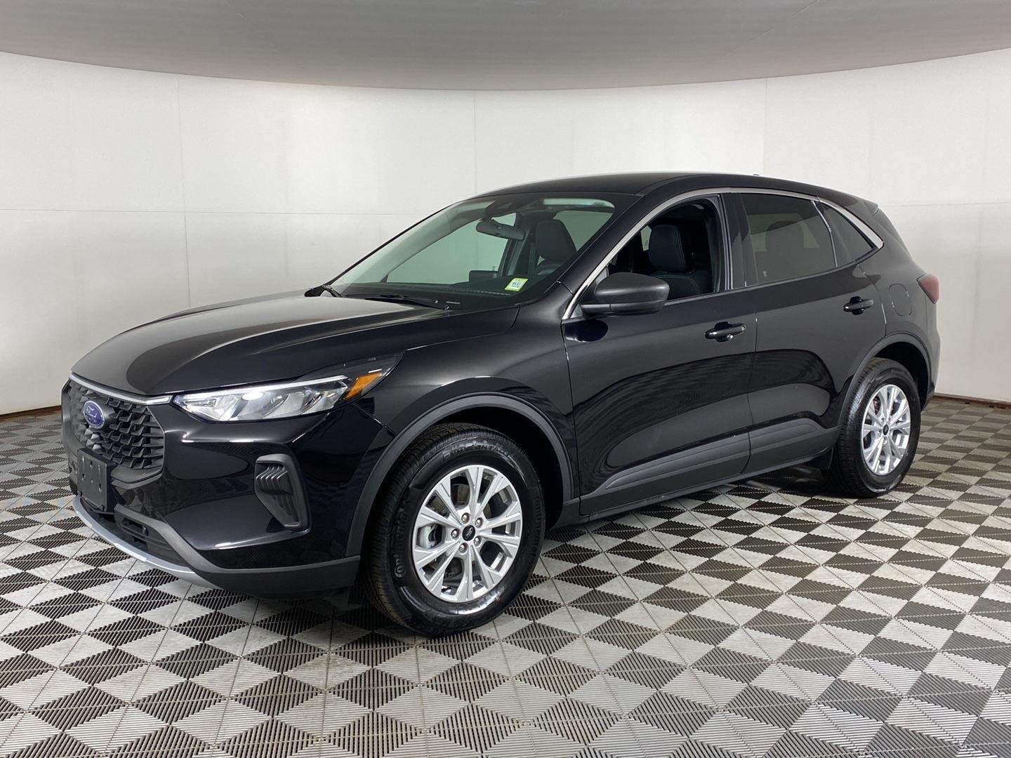 Used 2023 Black Metallic Ford Active image 6