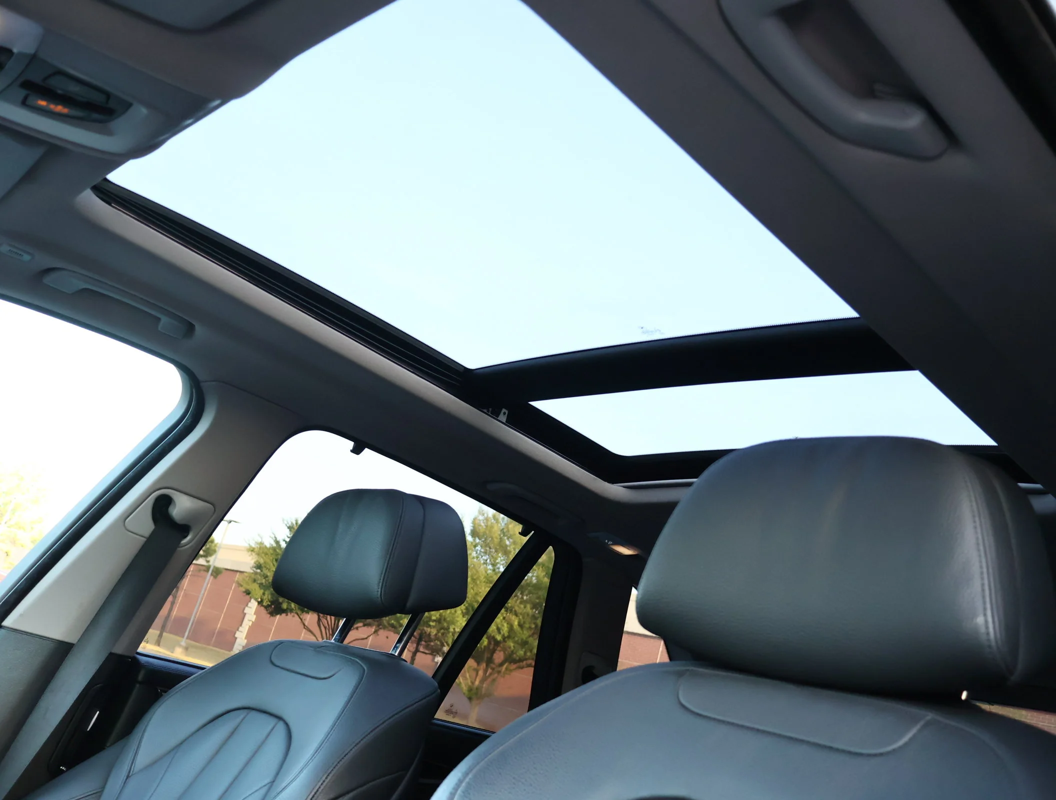 Used 2015 Blue BMW xDrive50i image 23