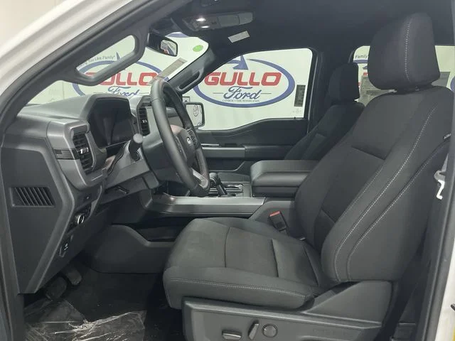 New 2026 Oxford White Ford XLT image 15