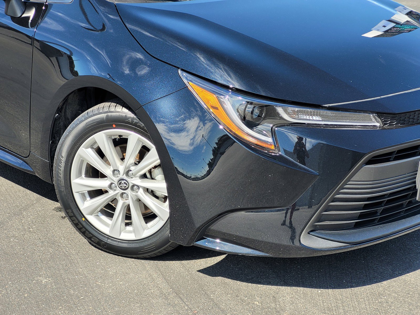 Used 2025  Toyota LE image 9