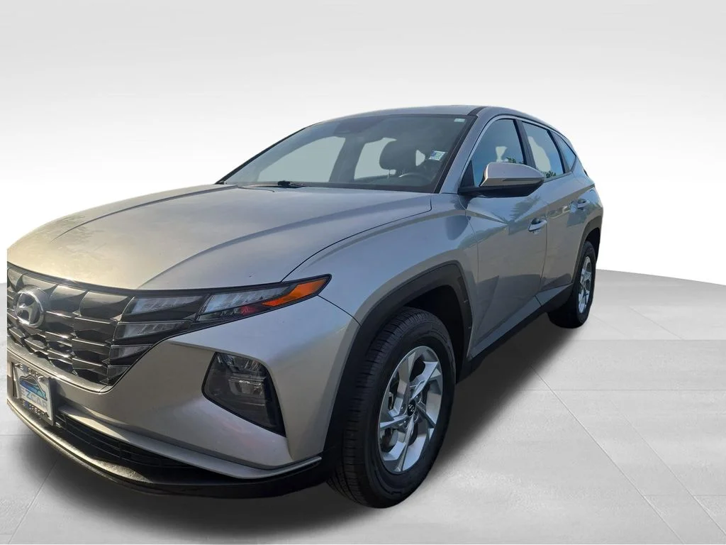 Used 2022 Shimmering Silver Hyundai SE image 15