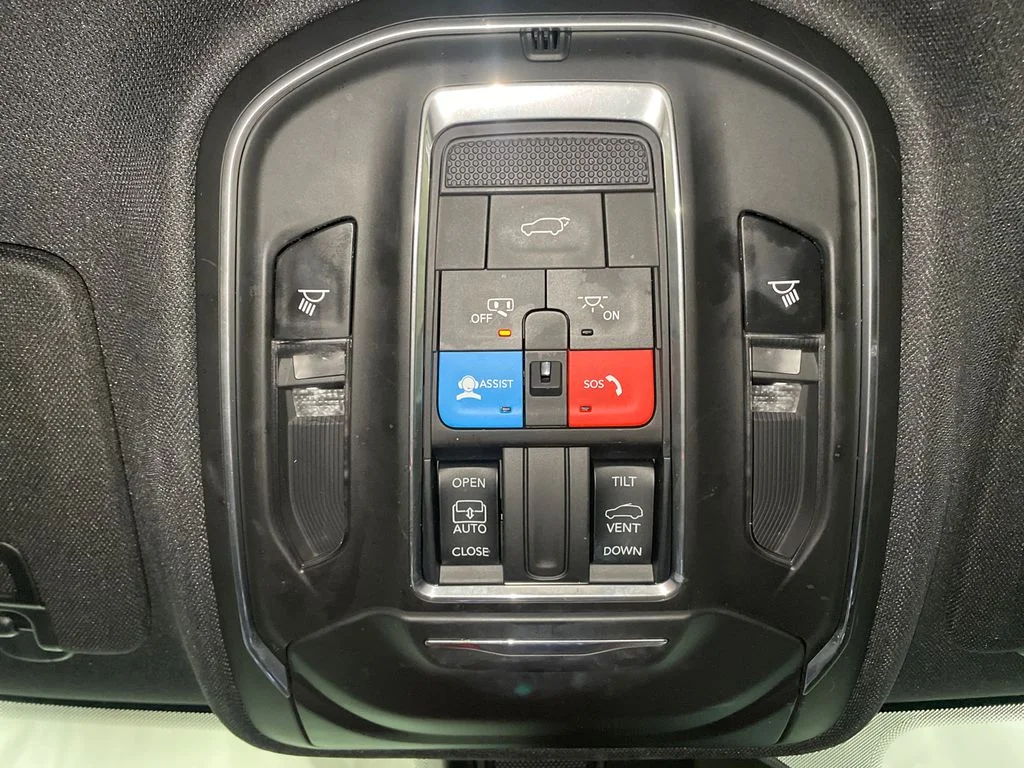 Used 2021 Silver Zynith Jeep Altitude image 22