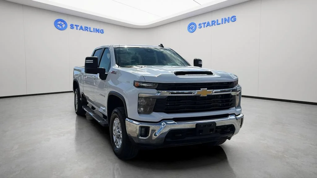 Used 2026 Summit White Chevrolet LT image 30