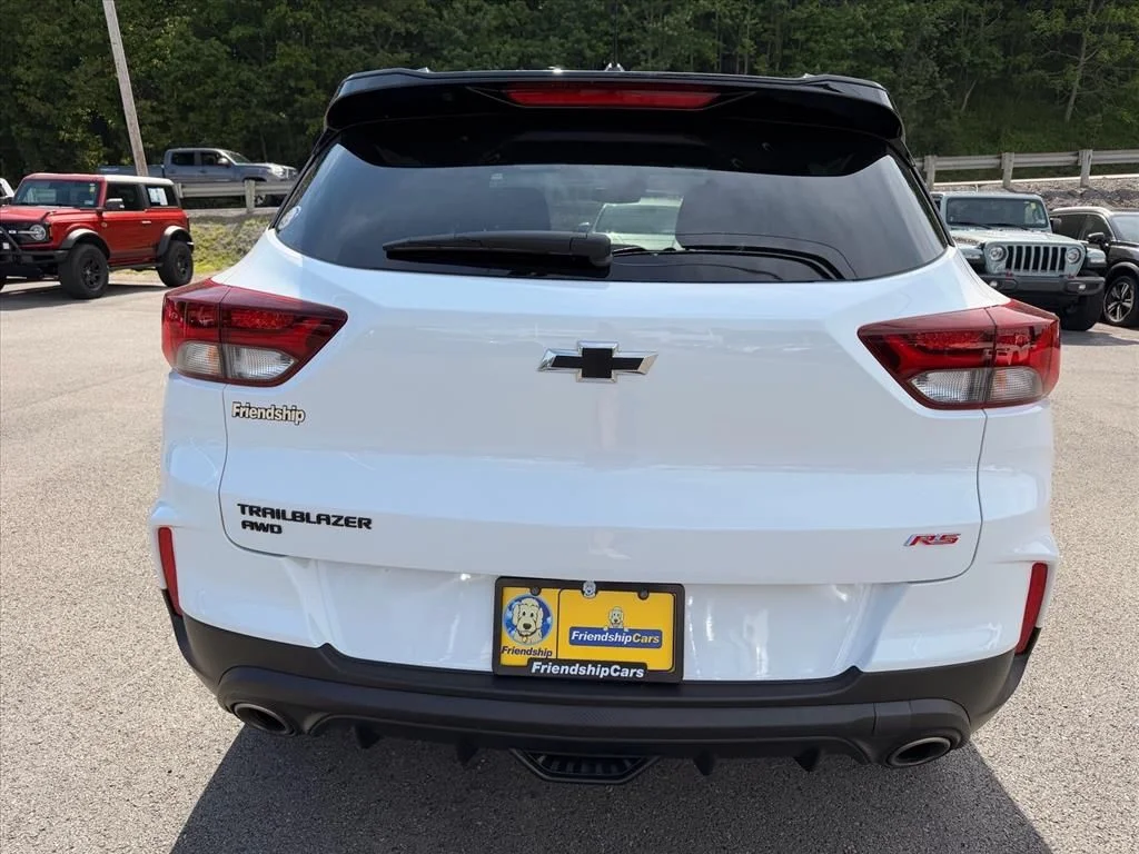Used 2022 White Chevrolet RS image 11
