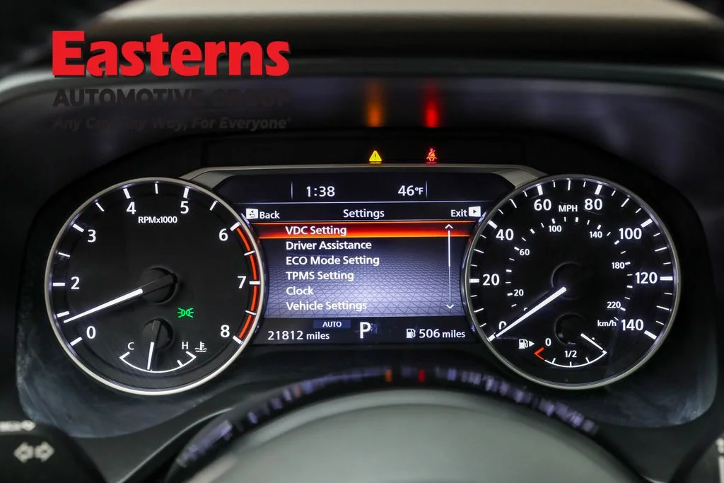 Used 2023 Silver Nissan SL image 18