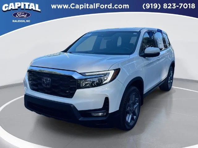 Used 2023  Honda EX-L image 1