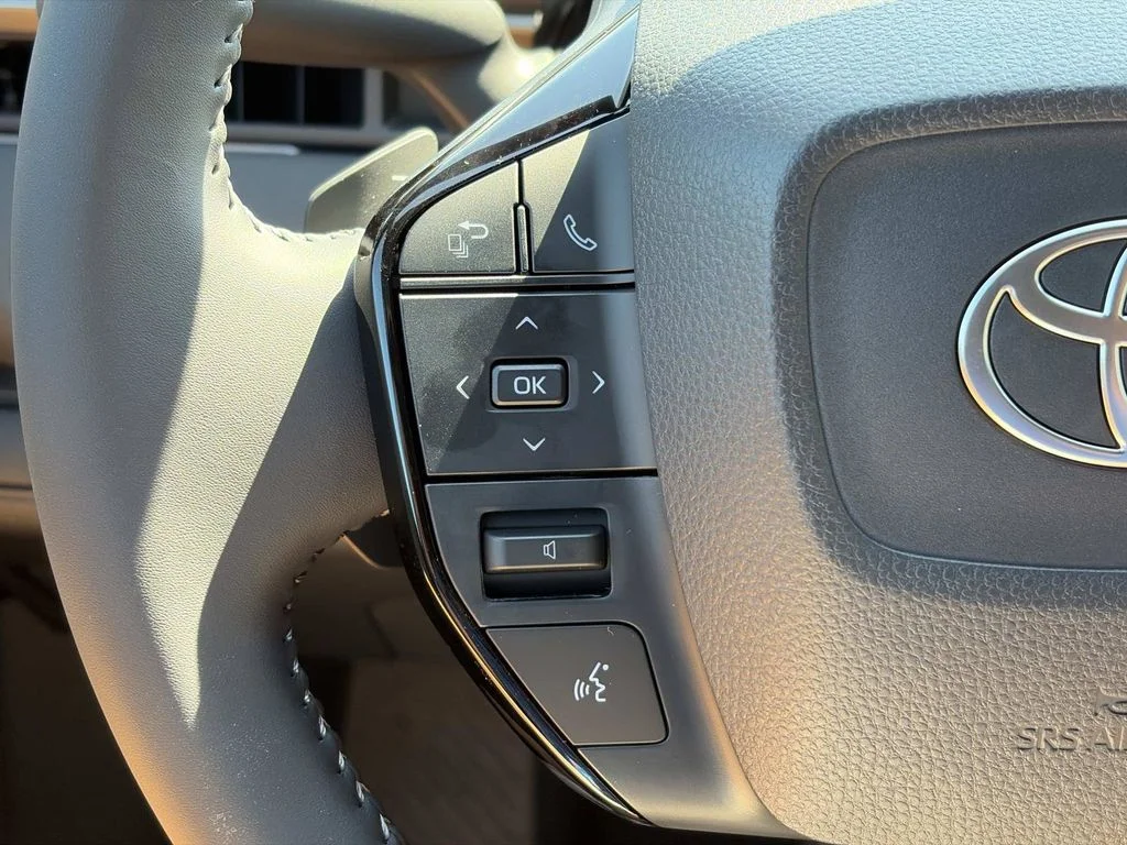 New 2026 Wind Chill Pearl Toyota XLE image 31