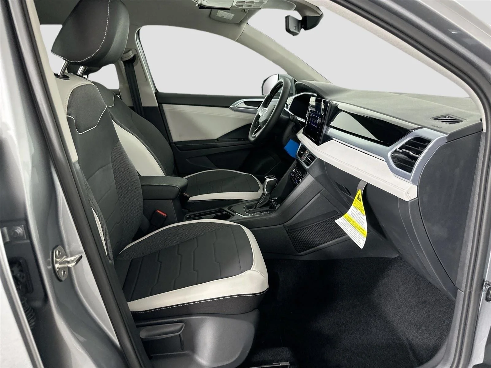 2025 Volkswagen Taos SE - Photo 22