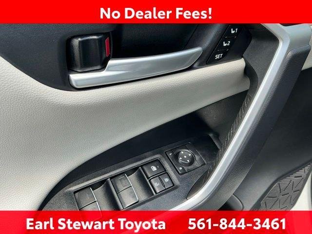 Certified Used 2024 WIND CHILL PEARL Toyota  image 28