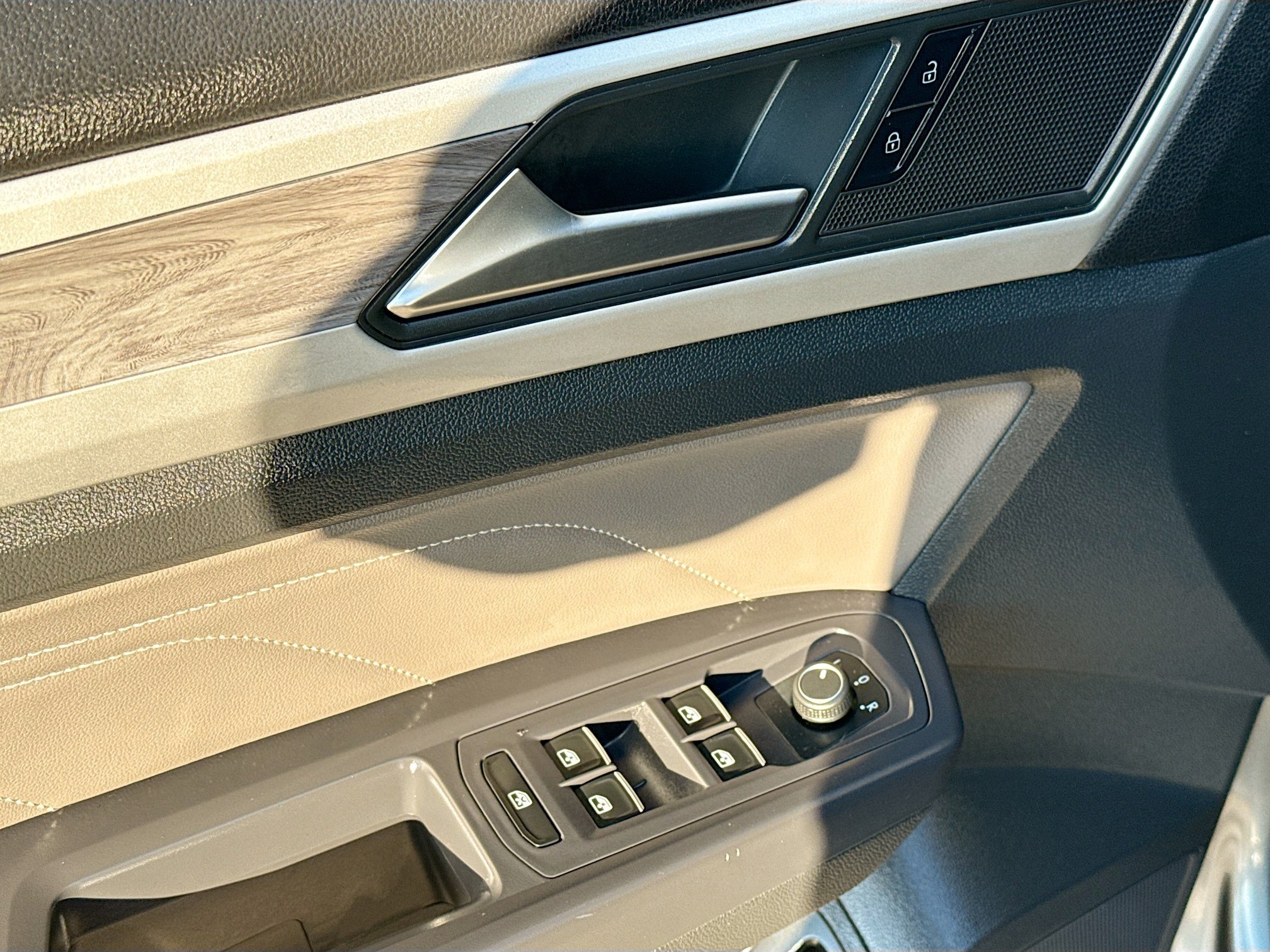 Used 2021 Platinum Gray Metallic Volkswagen 2.0T SE w/Technology image 17