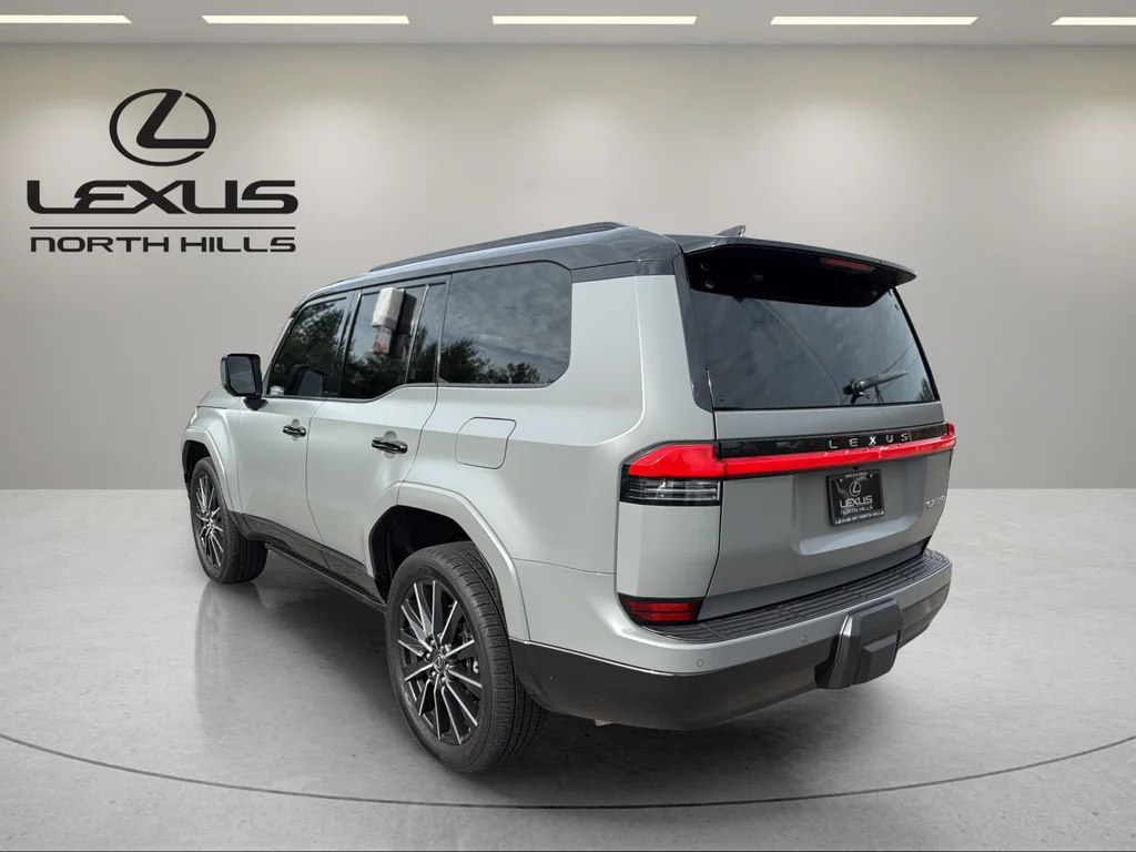Certified Used 2024  Lexus 550 Luxury+ image 7