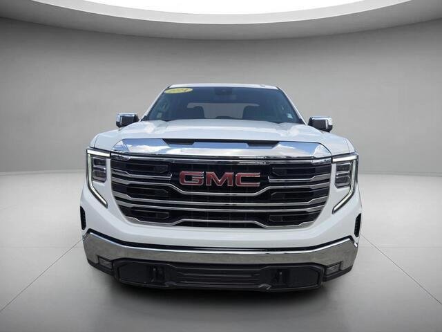 Used 2025 Summit White GMC SLT image 8