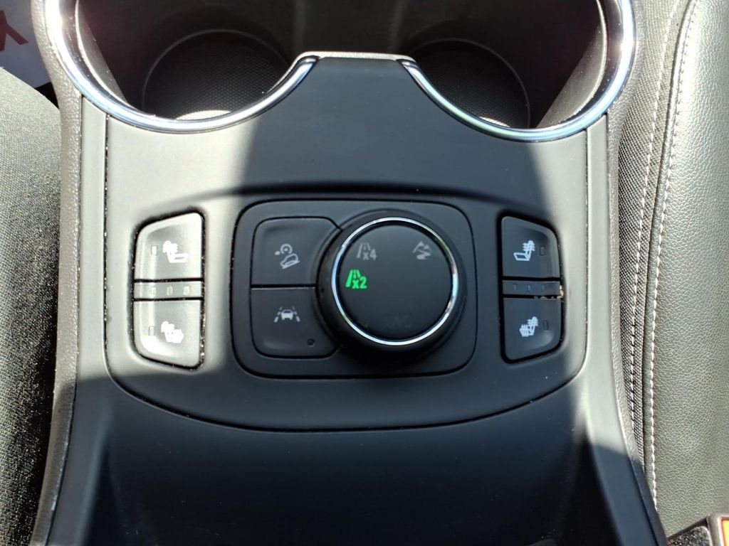 Used 2024 Black GMC SLT image 25