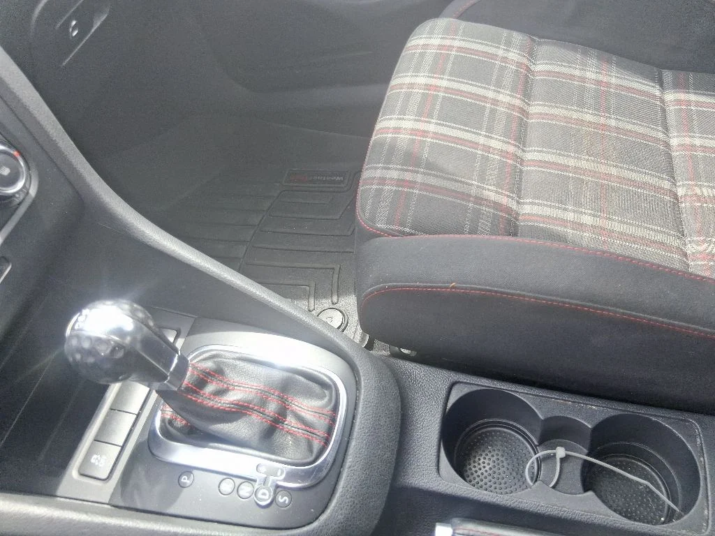 Used 2013 Black Volkswagen Base image 11