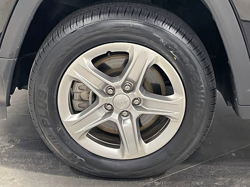 Used 2024 Black Jeep Latitude image 16