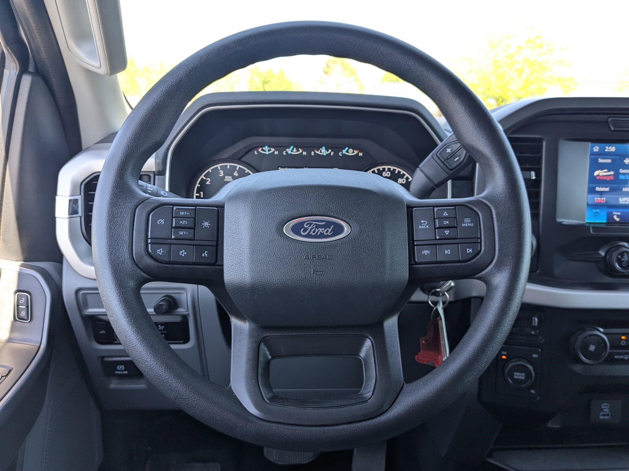 Used 2023 Oxford White Ford XLT image 17