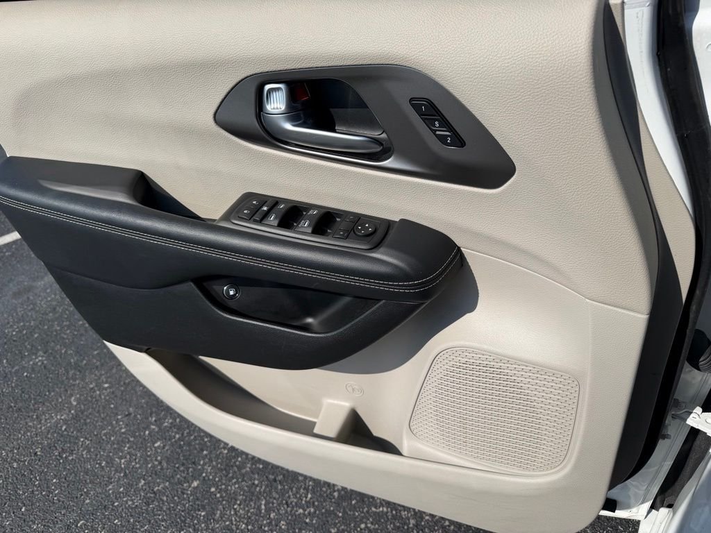 Used 2023 White Chrysler Touring L image 14
