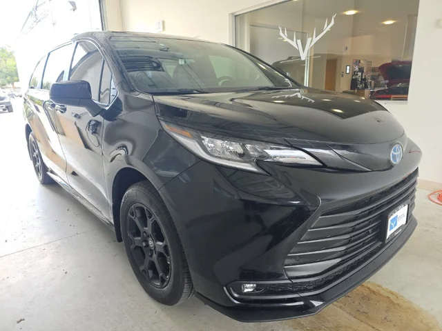 2025 Toyota Sienna Woodland Edition