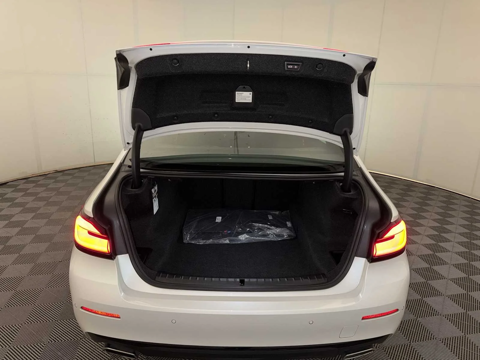 2023 BMW 5 Series 540i - Photo 22