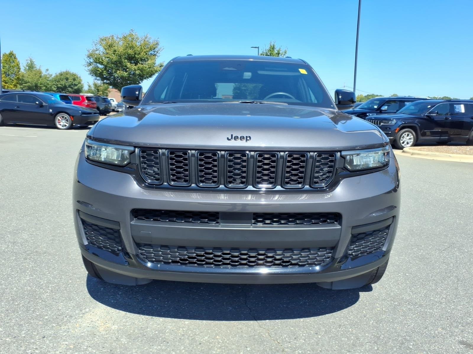 Used 2023 Baltic Gray Metallic Clearcoat Jeep Altitude image 13