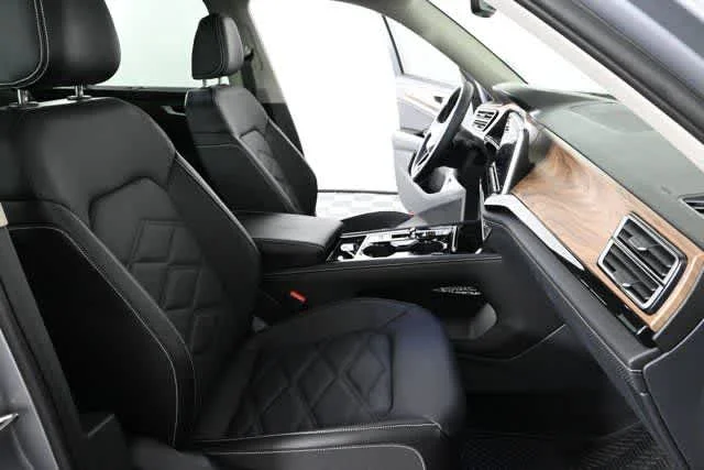 2026 Volkswagen Atlas SE w/Tech - Photo 21