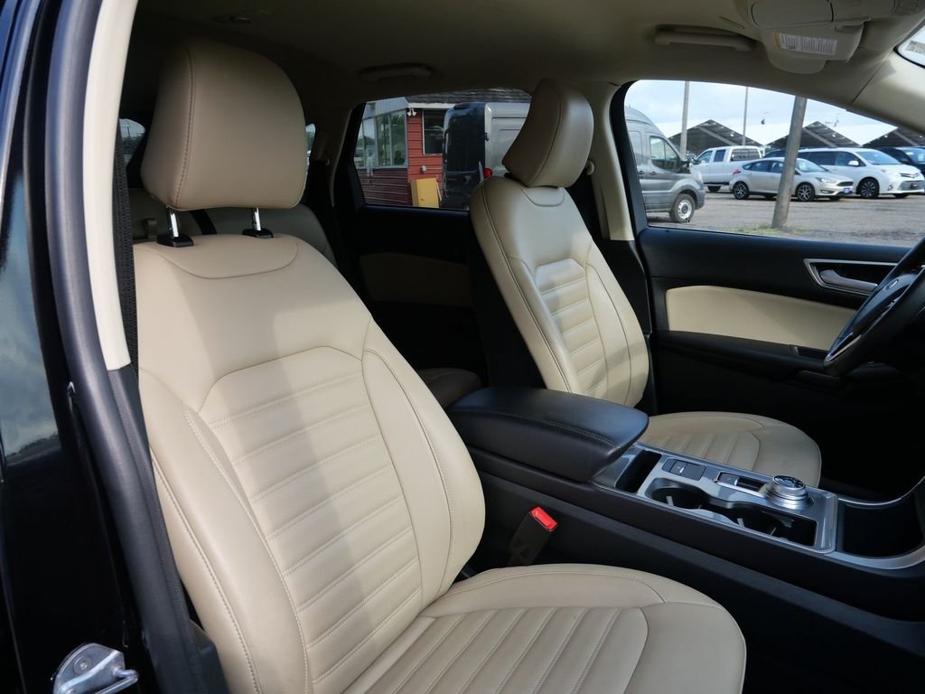 Used 2024 Black Ford SEL image 12