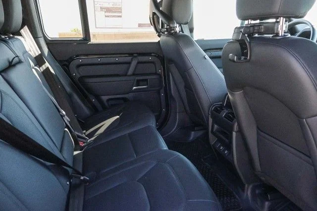 2025 Land Rover Defender S - Photo 13