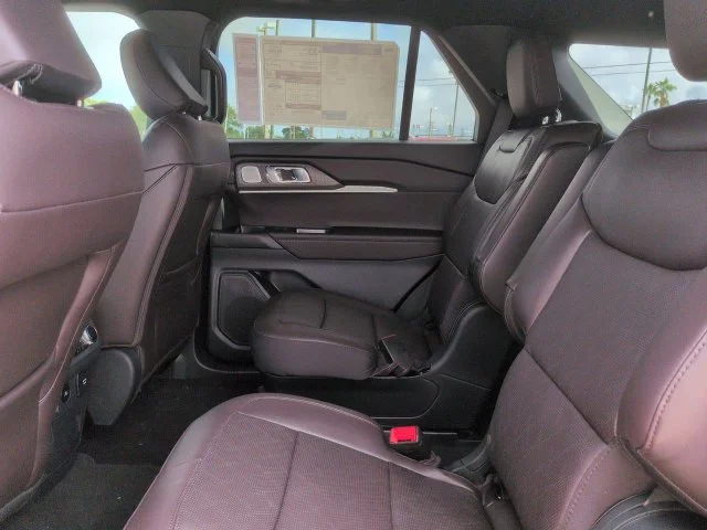 New 2027 Ruby Red Metallic Tinted Clearcoat Ford Platinum™ image 16