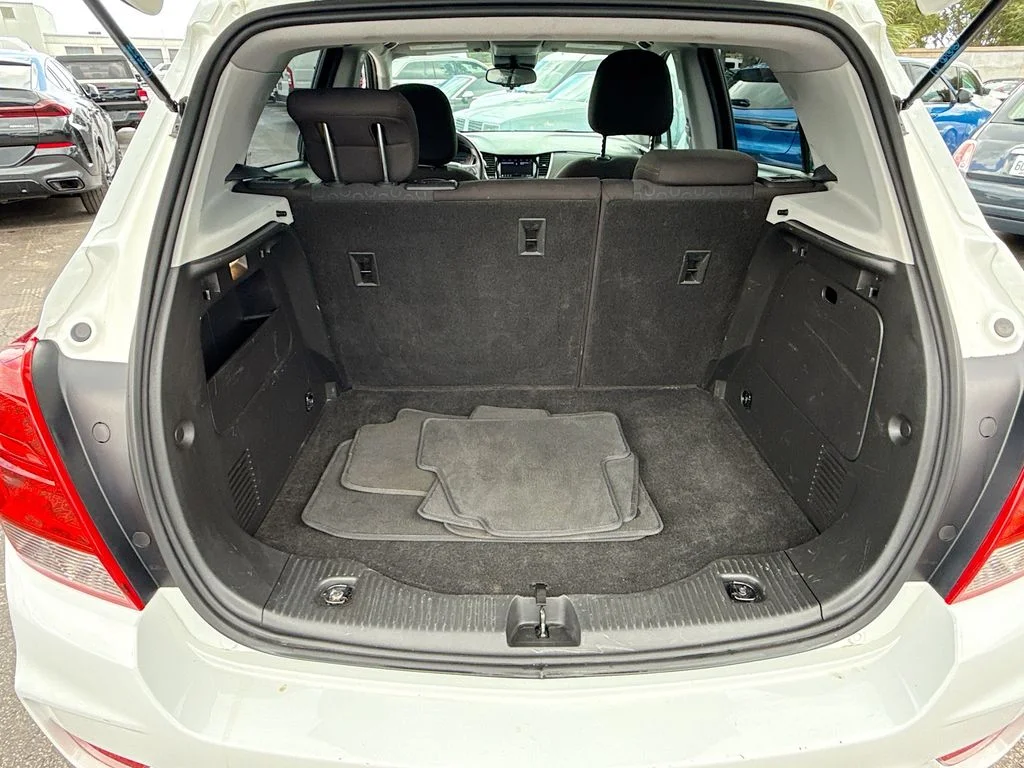 Used 2020 White Chevrolet LS image 29