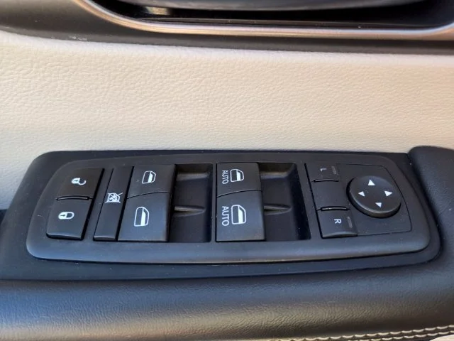 Used 2024 Silver Chrysler Touring L image 34