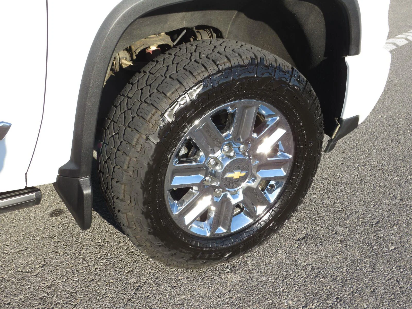 Used 2024 Summit White Chevrolet High Country image 14