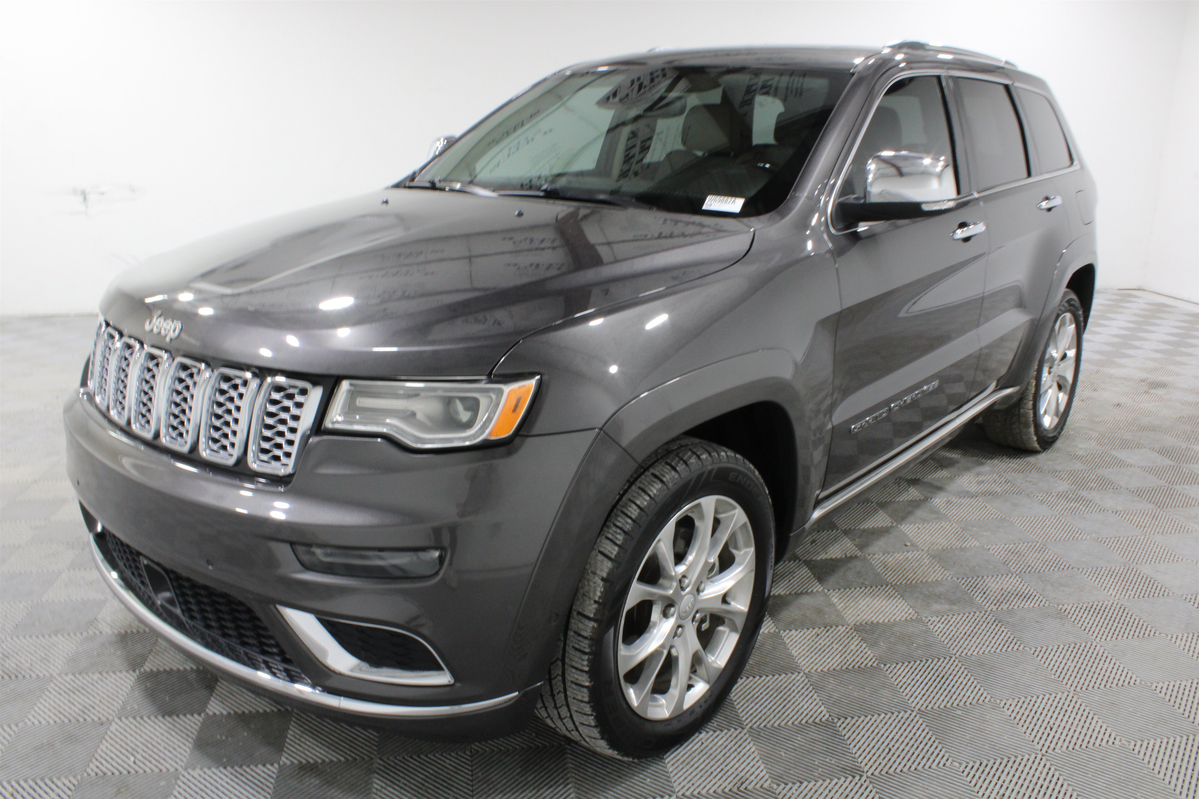 Used 2021 Granite Crystal Metallic Clearcoat Jeep Summit image 32