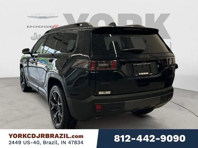 New 2026 Diamond Black Crystal Pearl-Coat Exterior Paint Jeep Overland image 3