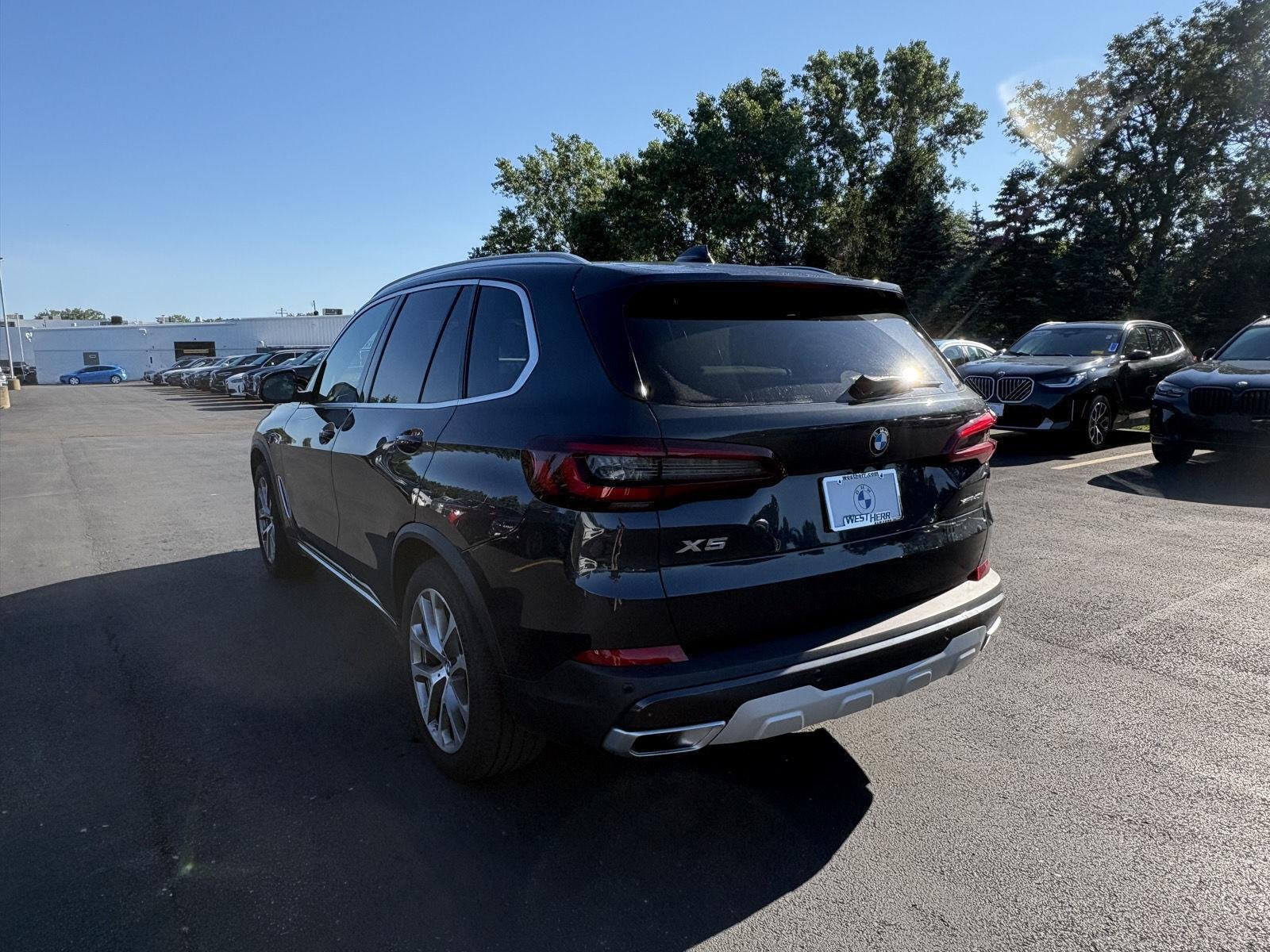 Certified Used 2023 Dark Graphite Metallic BMW xDrive40i image 8