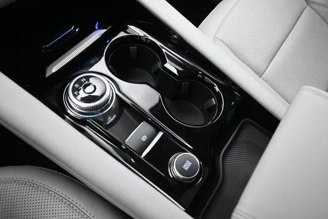 Used 2025 Black Metallic Ford Platinum image 19