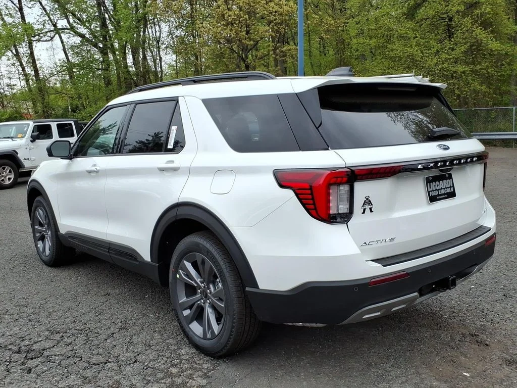 New 2026 Star White Metallic Tri-Coat Ford Active image 4
