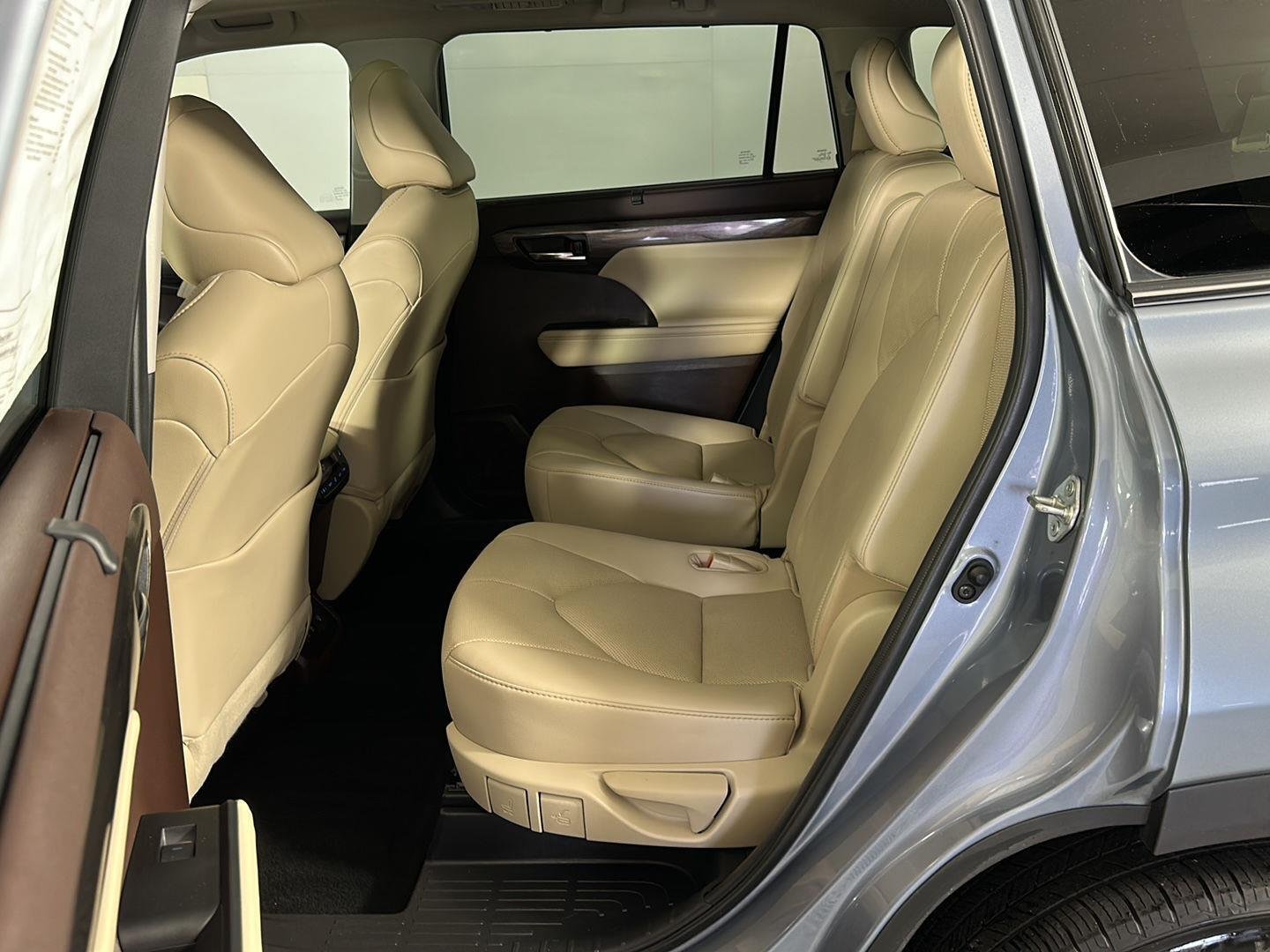 Used 2021 Moon Dust Toyota Platinum image 22