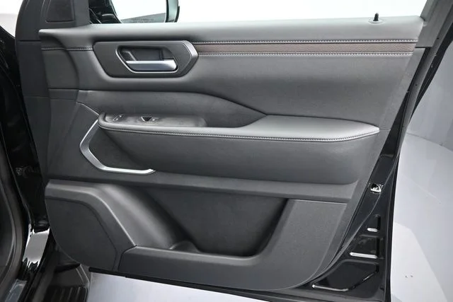 New 2026 Black Nissan Platinum image 11
