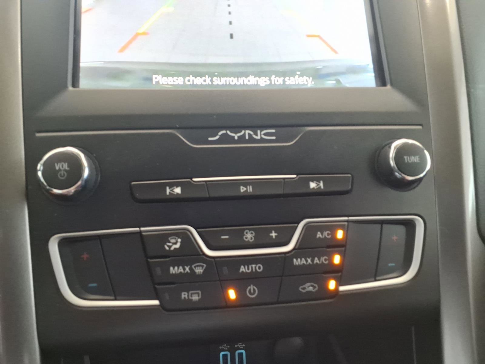 2019 Ford Fusion Hybrid SE - Photo 22