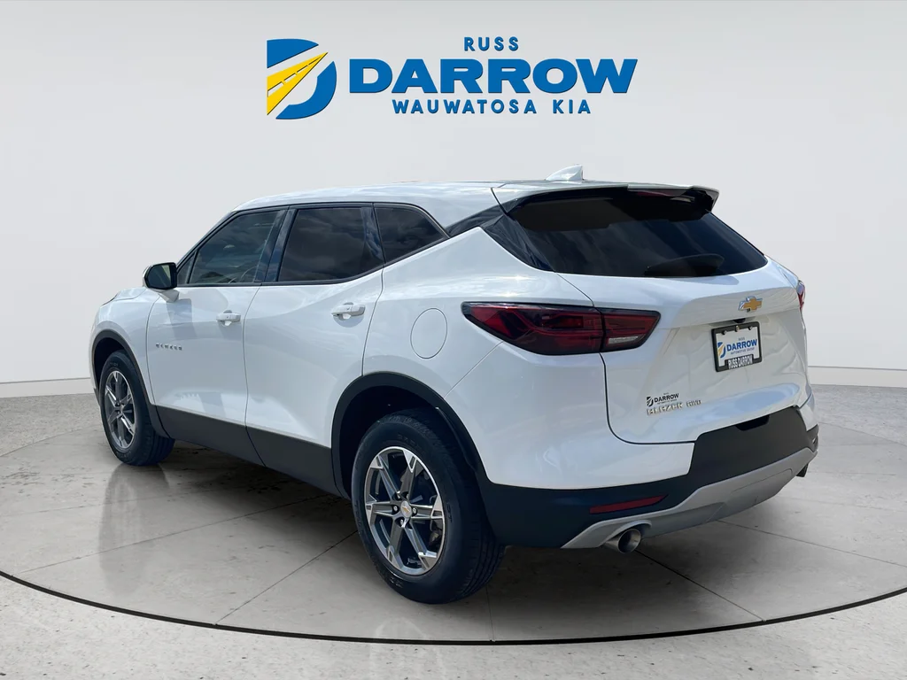 Used 2023 White Chevrolet LT image 3