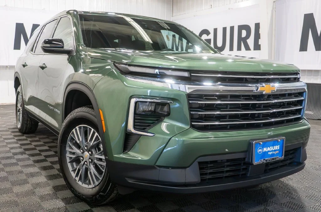 New 2027 Trillium Green Metallic Chevrolet LT image 1