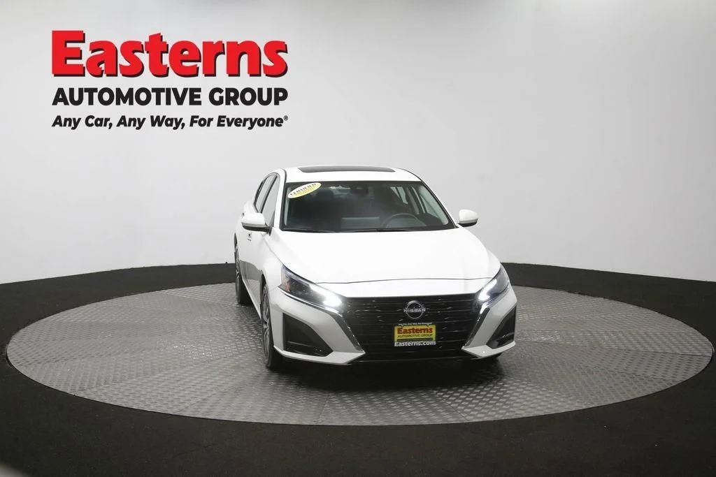 Used 2023 White Nissan 2.5 SV image 54